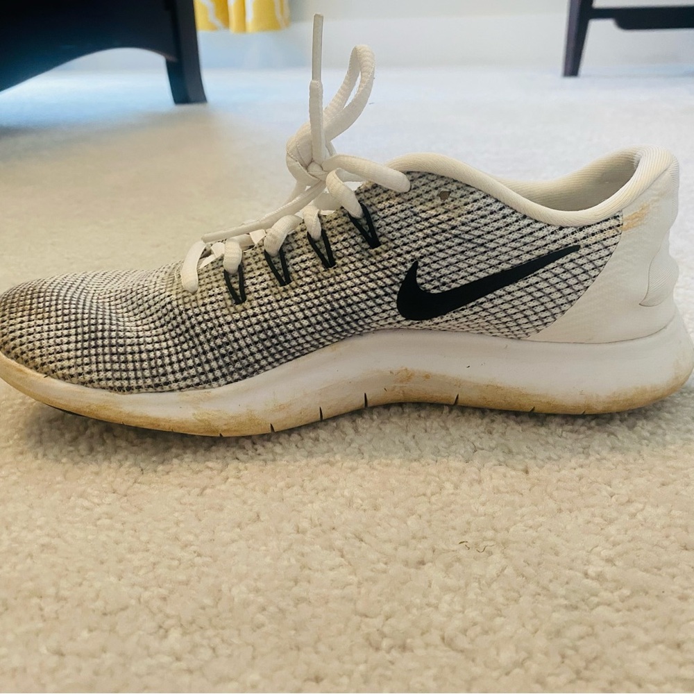 Nike Flex RN 2018 White and Black Sneakers - Size 8 Women - Picture 6 of 7